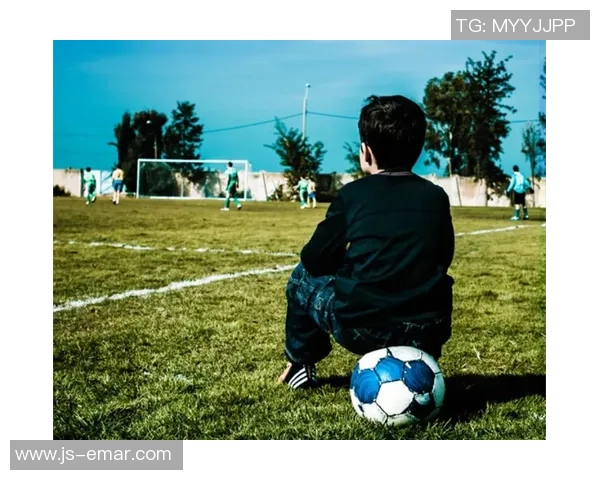 踢足球公告：关于组织周末足球比赛的通知与报名事项说明